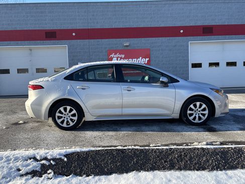 Certified 2024 Toyota Corolla LE image 2