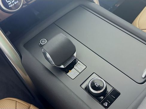 New 2025 Land Rover Discovery Dynamic SE AWD/4WD image 16