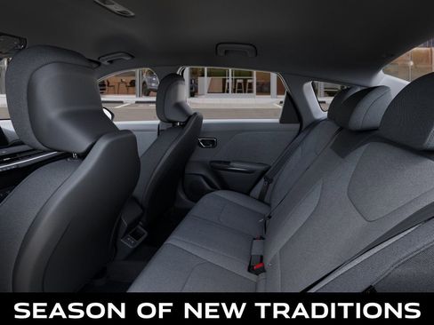 New 2025 Kia K4 LXS image 18