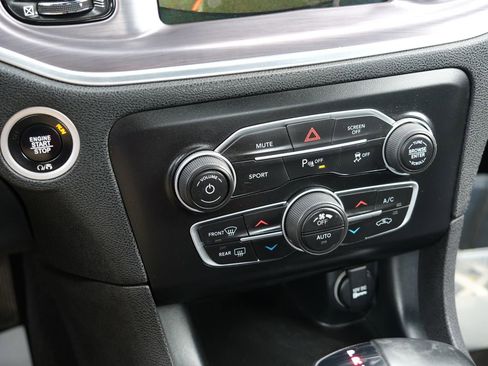 Used 2017 Dodge Charger SXT w/ AWD Plus Group image 23