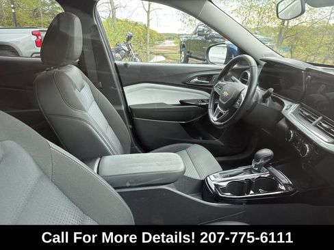 Used 2024 Chevrolet Trax LT w/ Driver Confidence Package FWD image 3