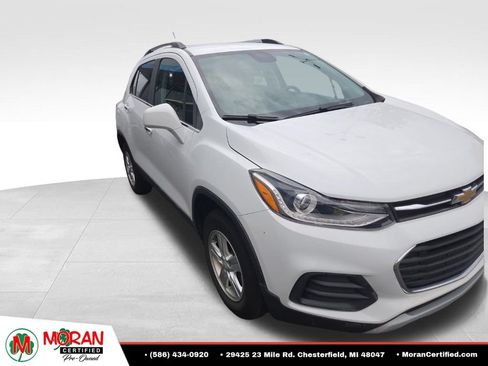 Used 2019 Chevrolet Trax LT w/ LT Convenience Package AWD/4WD image 2
