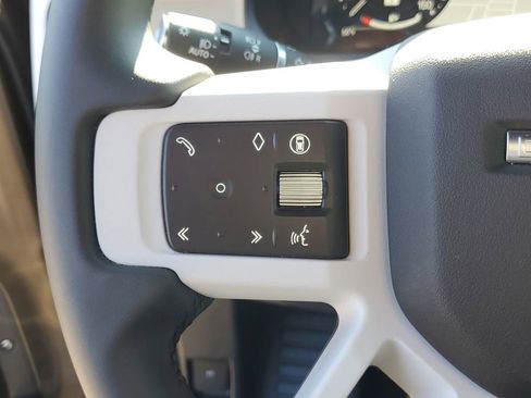 Used 2025 Land Rover Defender 130 X-Dynamic SE AWD/4WD image 17