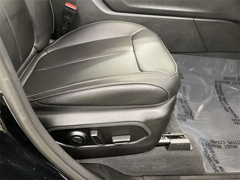 Used 2023 Jeep Grand Cherokee Limited image 20