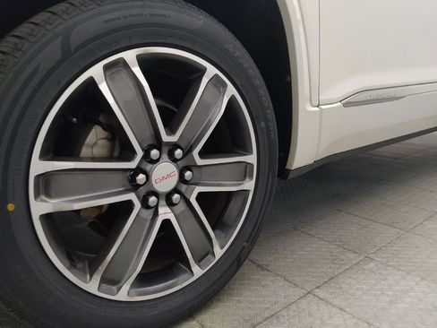 Used 2017 GMC Acadia Denali w/ Technology Package FWD image 31