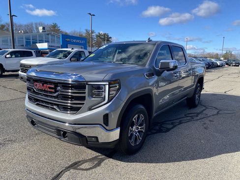Used 2025 GMC Sierra 1500 SLT image 3