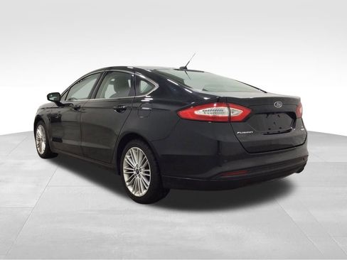 Used 2016 Ford Fusion SE w/ Equipment Group 202A image 3