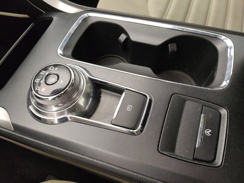 Used 2019 Ford Fusion SE FWD image 26