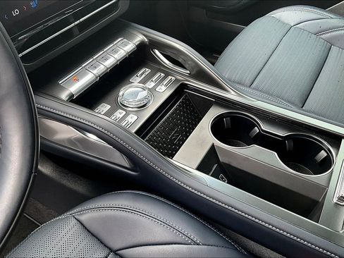 Used 2024 Lincoln Nautilus Reserve image 16