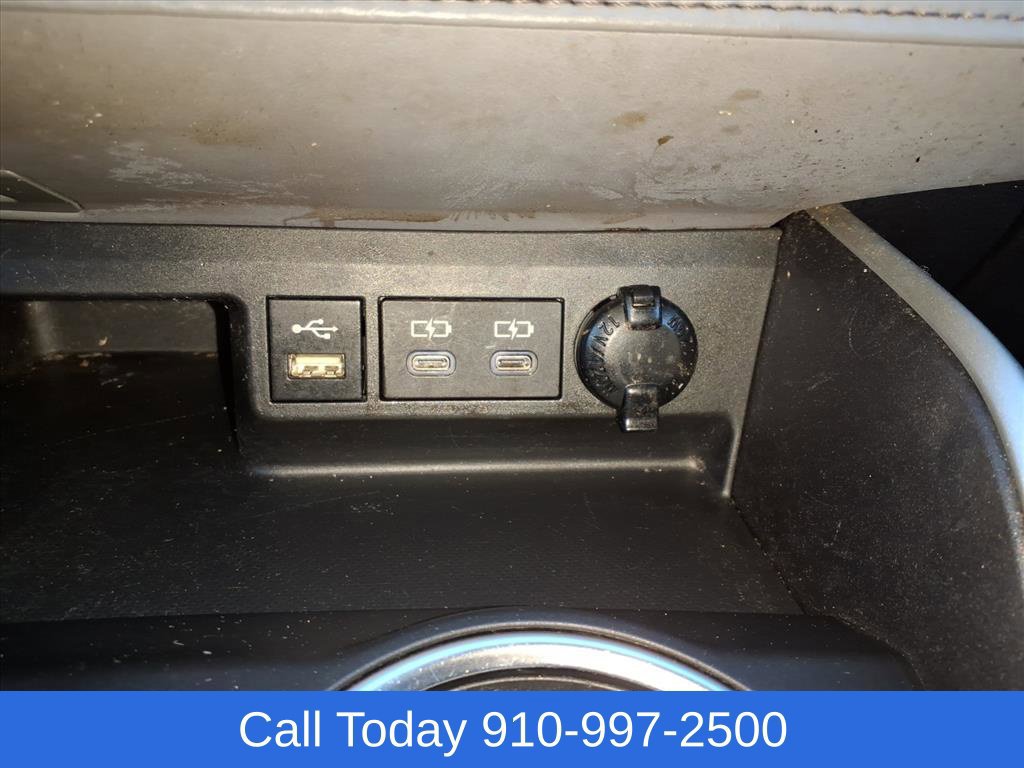 Used 2022 Toyota Highlander L FWD image 17