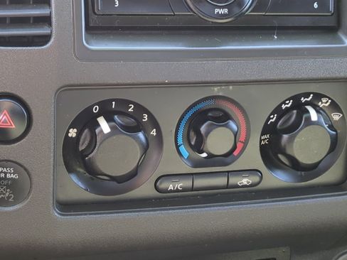 Used 2013 Nissan Frontier S image 19