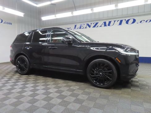 Used 2025 Lincoln Aviator Reserve w/ Equipment Group 201A AWD/4WD image 3