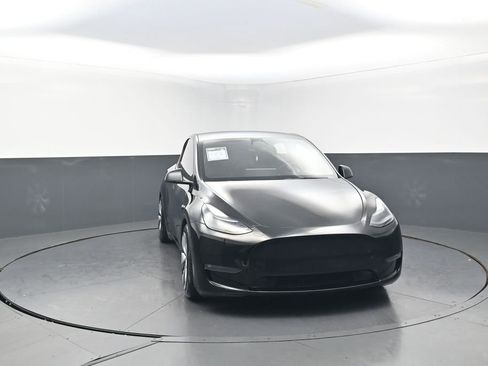 Used 2023 Tesla Model Y Long Range AWD/4WD image 3