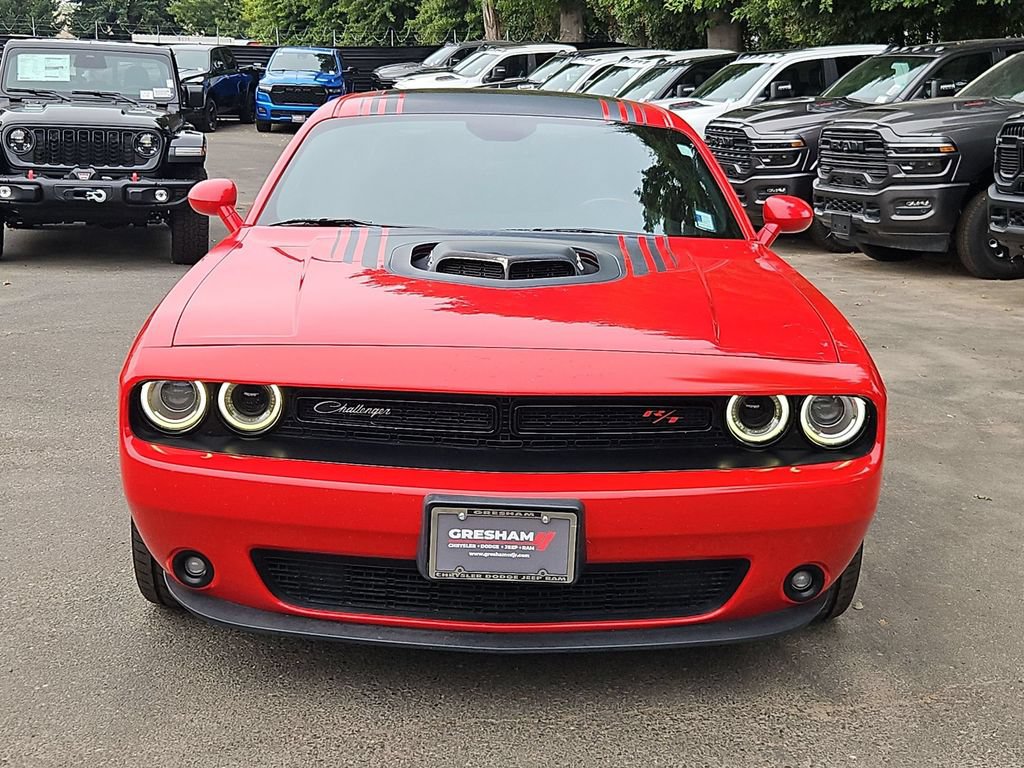 Used 2016 Dodge Challenger R/T RWD image 2