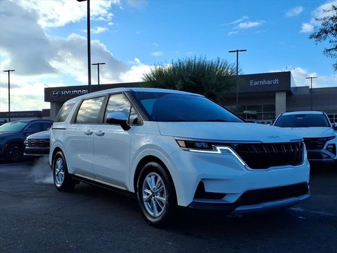 Used 2024 Kia Carnival LX image 8