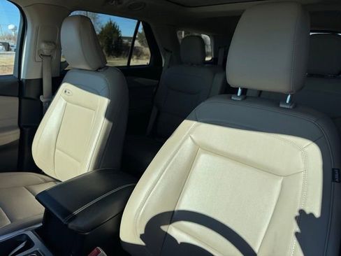 Used 2023 Ford Explorer XLT w/ Equipment Group 202A image 11