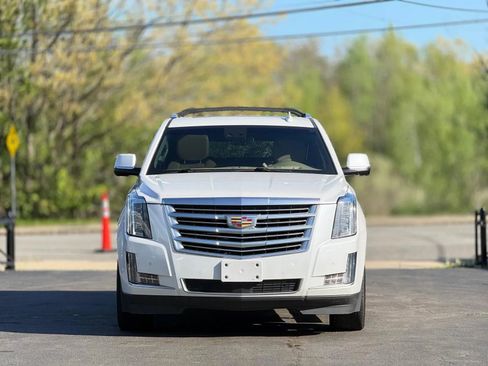 Used 2018 Cadillac Escalade ESV Platinum AWD/4WD image 3