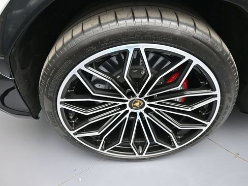 Used 2025 Lamborghini Urus SE AWD/4WD image 14