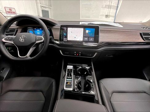 New 2025 Volkswagen Atlas SEL image 7