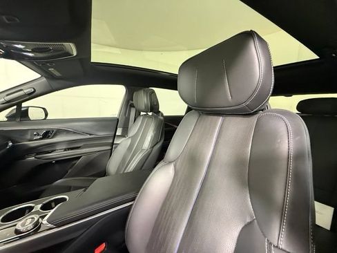 Used 2024 Cadillac Lyriq Luxury AWD/4WD image 16