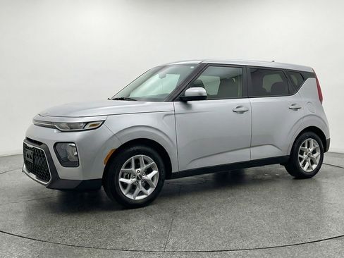 Used 2025 Kia Soul LX w/ LX Technology Package image 3