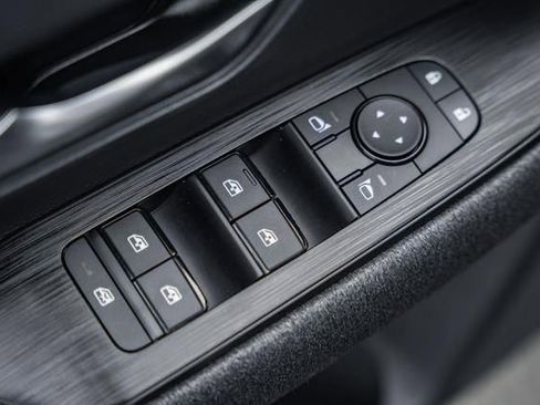 Used 2025 Nissan Kicks SV w/ Charging Package image 35