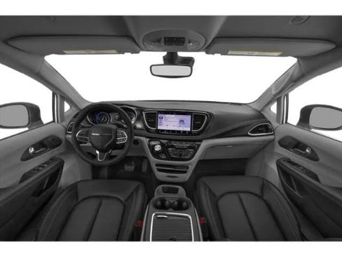 Used 2023 Chrysler Pacifica Touring-L FWD image 11