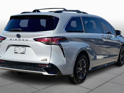 Used 2024 Toyota Sienna XSE image 12