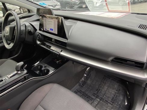 Certified 2025 Toyota Prius LE image 15