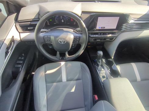 Used 2025 Toyota Camry SE w/ Convenience Package FWD image 11