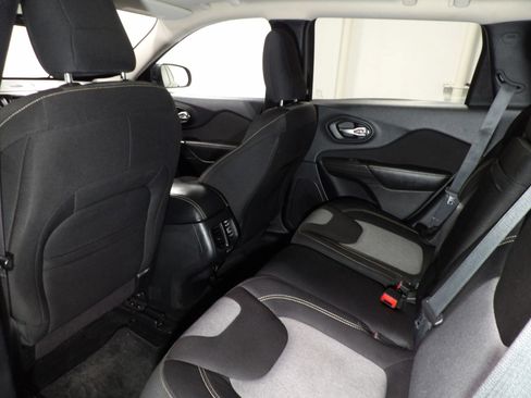 Used 2014 Jeep Cherokee Latitude w/ Comfort/Convenience Group image 12