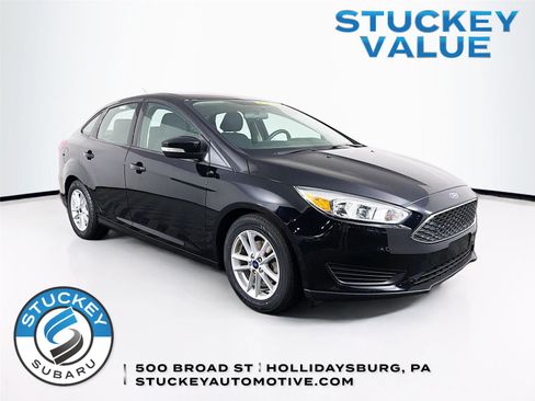 Used 2017 Ford Focus SE FWD image 1