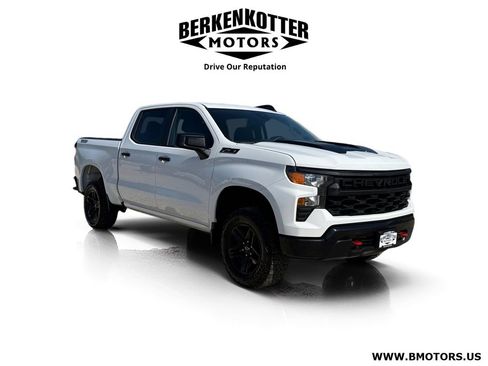 Used 2024 Chevrolet Silverado 1500 Custom Trail Boss w/ LPO, Dark Essentials Package AWD/4WD image 1