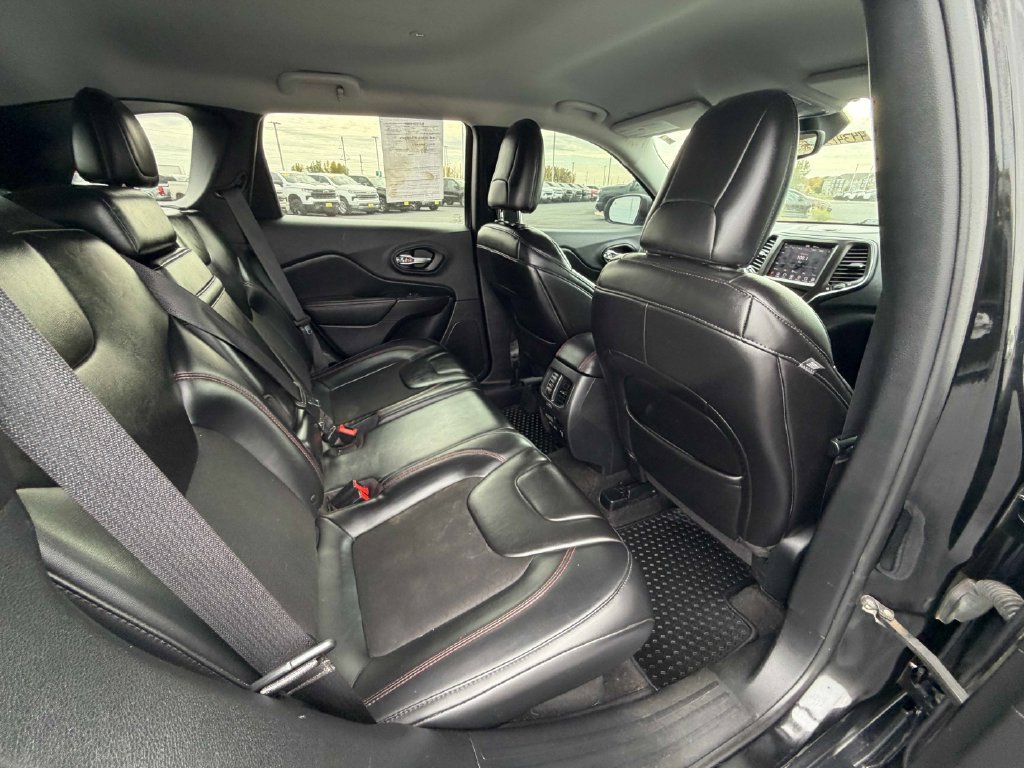 Used 2019 Jeep Cherokee Trailhawk w/ Cold Weather Group AWD/4WD image 25