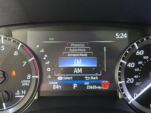 Used 2024 Toyota Highlander XLE AWD/4WD image 29