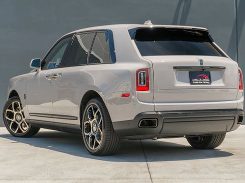 Used 2024 Rolls-Royce Cullinan Black Badge AWD/4WD image 9