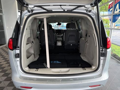 Used 2023 Chrysler Voyager LX FWD image 12