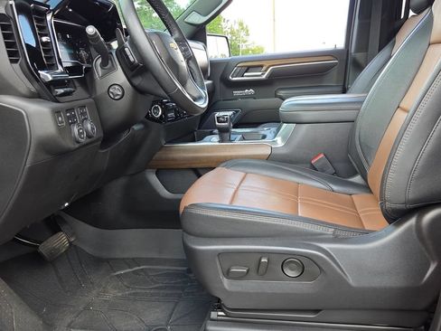 Used 2023 Chevrolet Silverado 1500 High Country w/ High Country Premium Package AWD/4WD image 4