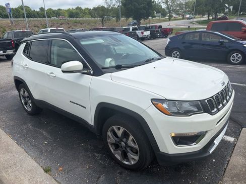 Used 2018 Jeep Compass Limited AWD/4WD image 4