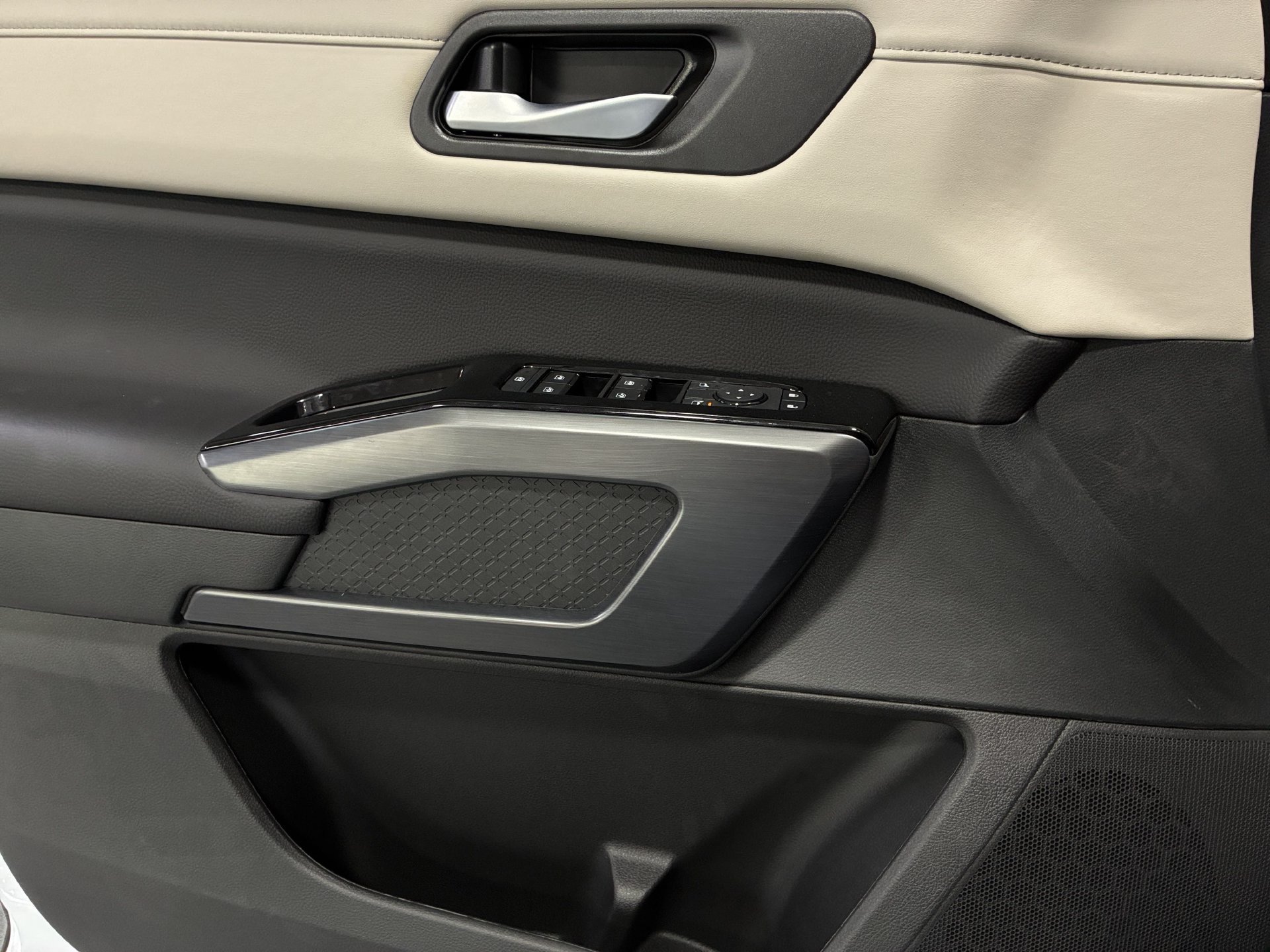 New 2026 Nissan Pathfinder SL FWD image 26