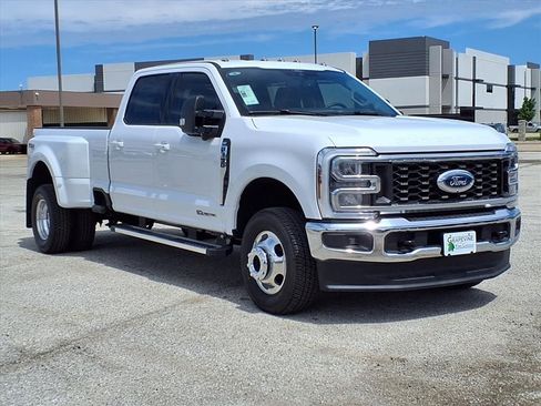 New 2026 Ford F350 XLT w/ XLT Premium Package AWD/4WD image 3