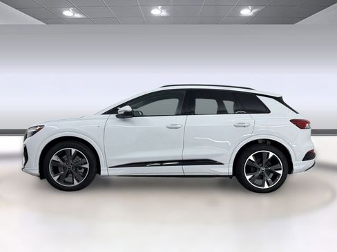 Used 2025 Audi Q4 e-tron Premium w/ Convenience Package image 2