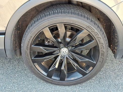 Used 2021 Volkswagen Tiguan SE R-Line image 12