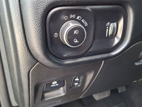 Used 2022 RAM 1500 Big Horn AWD/4WD image 10