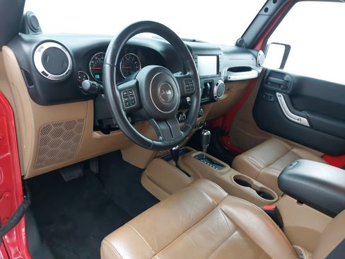 Used 2011 Jeep Wrangler Unlimited Sahara w/ Mopar Chrome Edition Group AWD/4WD image 17
