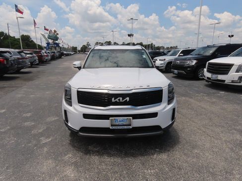 Used 2022 Kia Telluride S AWD/4WD image 3