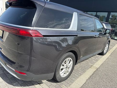 Used 2022 Kia Carnival LX FWD image 10