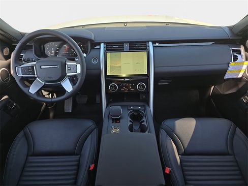 New 2025 Land Rover Discovery S image 9
