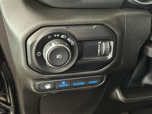 Used 2023 Jeep Wrangler Unlimited Sahara w/ Cold Weather Group AWD/4WD image 23