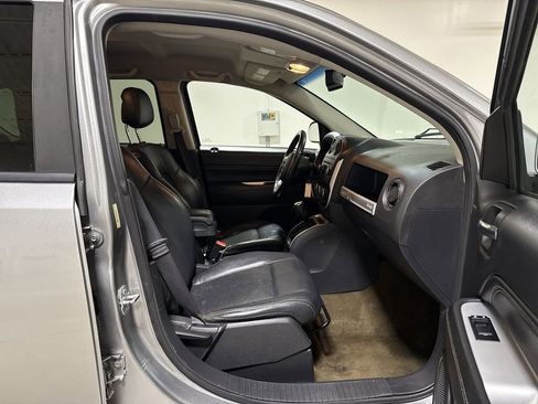 Used 2016 Jeep Compass Latitude FWD image 19